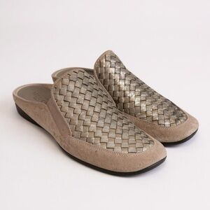 Women's Meucci Tan & Gold Mules Size 9.5
